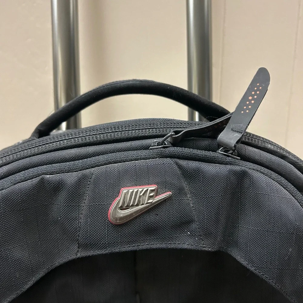 Nike Rolling Suitcase Large Black Minnesota Gophers Luggage Cordura